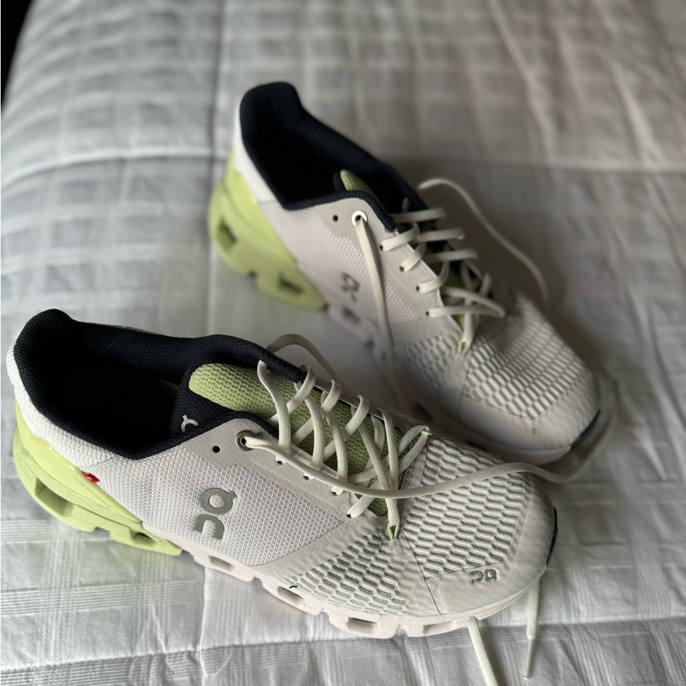 White oncloud OC speed board women’s size 9